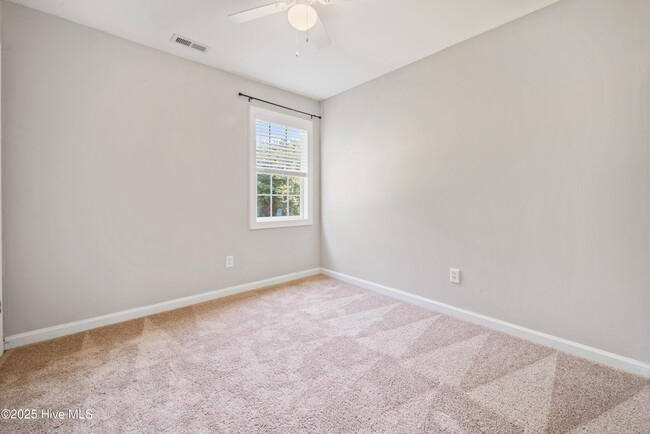 Building Photo - 443 Dion Dr