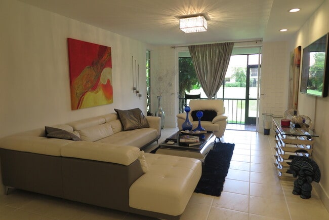 Building Photo - 7875 La Mirada Dr