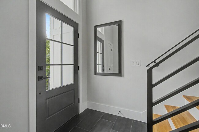Building Photo - 163 E Park St