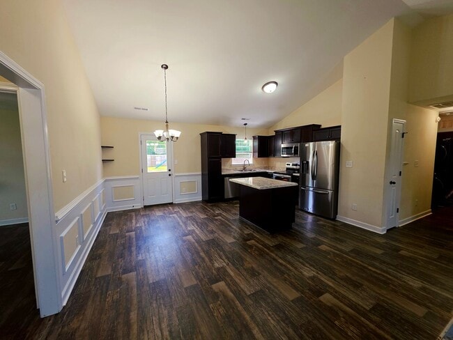 Building Photo - 222 Rowland Dr