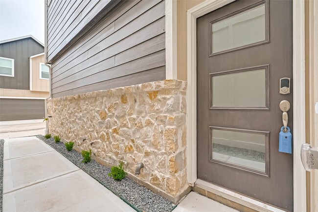 Building Photo - 1521 Beach Oak Dr