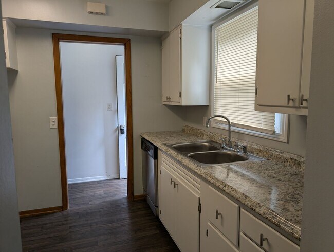 Building Photo - 8983 Highland Dr