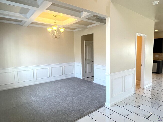 Building Photo - 807 Citrona Dr