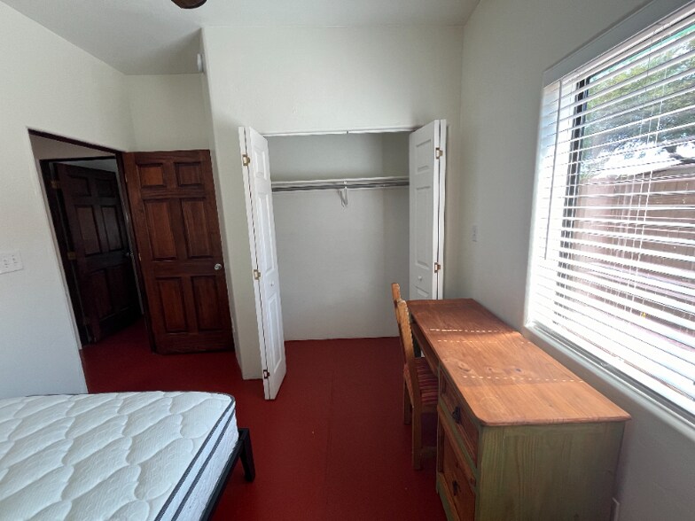 Building Photo - 1519 S Tucson Blvd