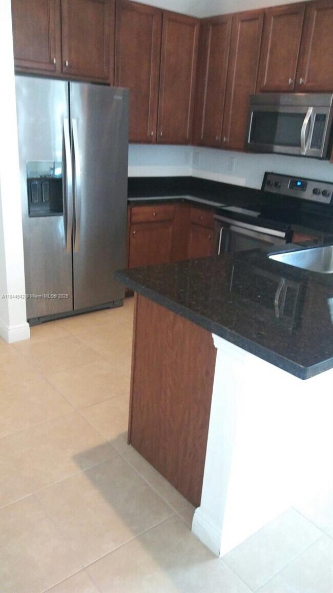 Building Photo - 1008 SW 147th Ave