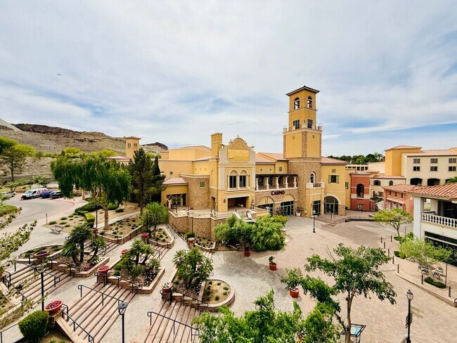 Building Photo - Live in the heart of Lake Las Vegas Village!