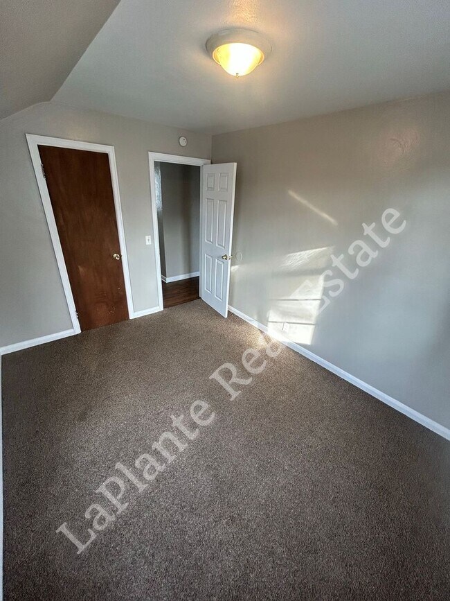 Building Photo - Well-Located 3-Bedroom Home Near Library Village