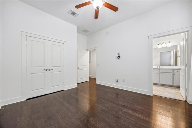 Building Photo - 2520 Bluebonnet Ln