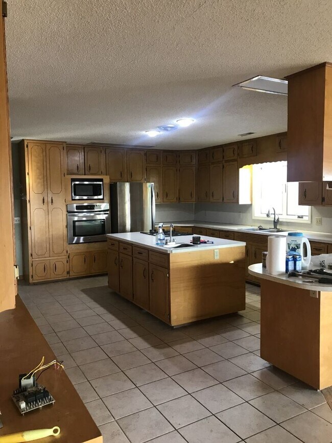 Building Photo - 242 N 1600 Rd