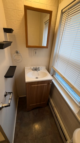 Building Photo - 182 Dexter St