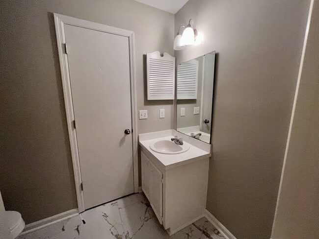 Building Photo - 21A Battery Walk Court