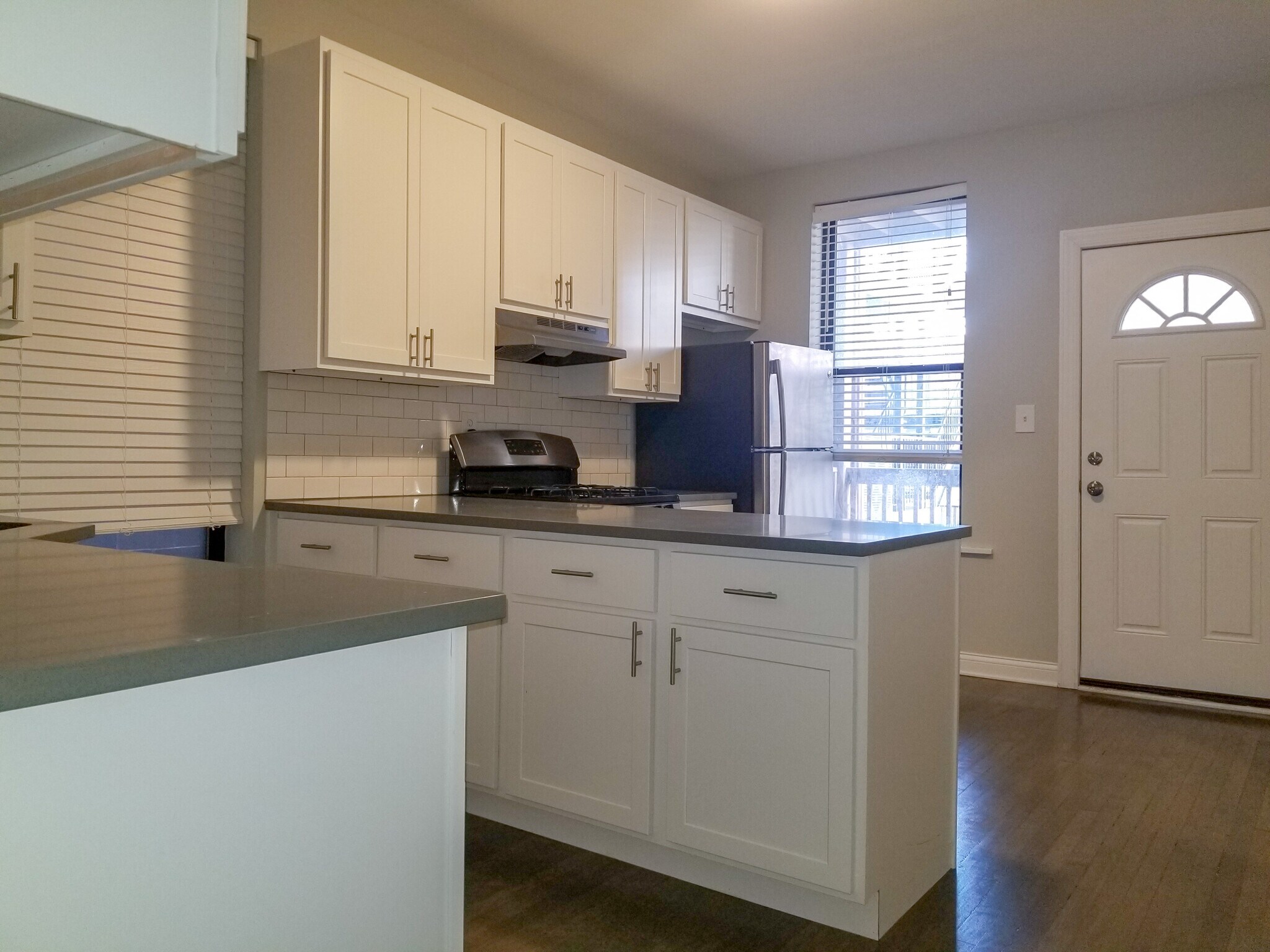 Building Photo - 2730 N Wayne Ave