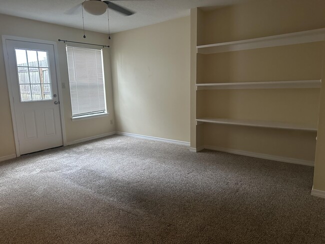 Building Photo - 415 Waterway Ln