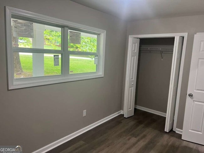 Building Photo - 1996 Chestnut Log Dr