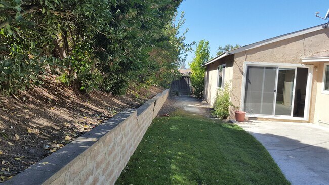 Building Photo - Livermore Magnolia, 3 Br. 2 Ba., Great Location Near Schools, Shops, Restaurants & Parks!