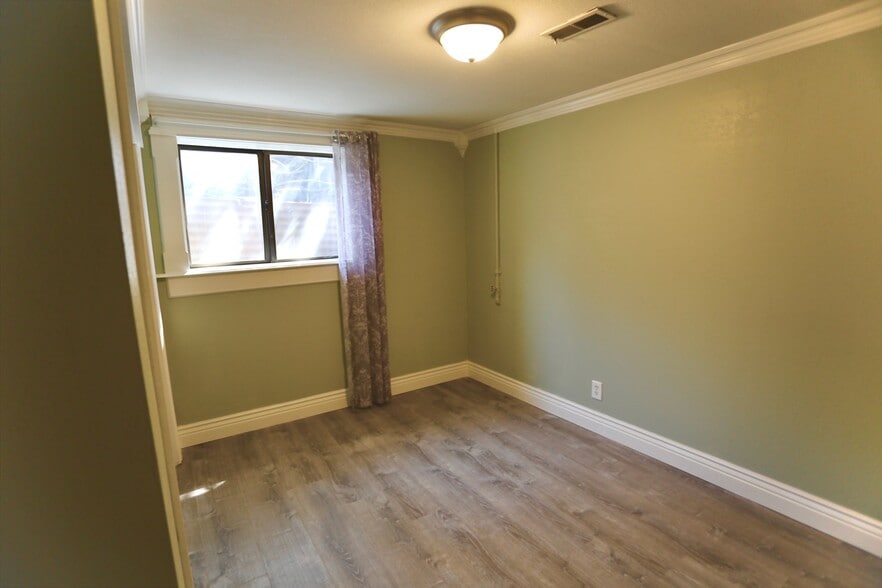 Building Photo - 9239 W Zuni Dr