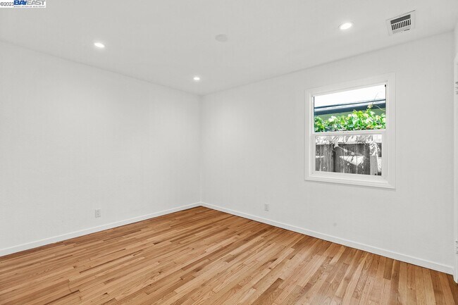 Building Photo - 38848 Bell St