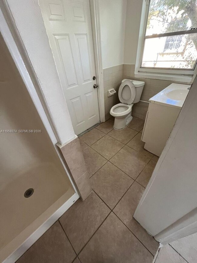 Building Photo - 1012 N 24th Ave