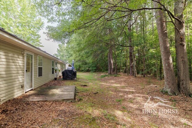 Building Photo - 605 Baron Dr