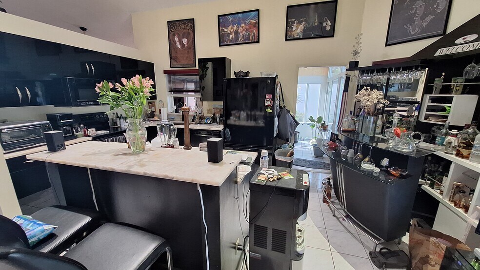 Building Photo - 18899 La Costa Ln