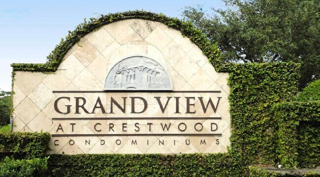 Building Photo - 400 Crestwood Ct N
