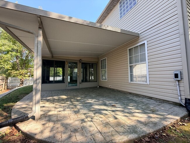 Building Photo - Spacious 4 Bed 2.5 Bath In Lexington!