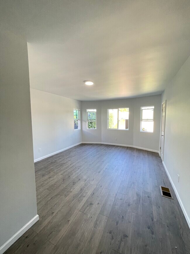 Building Photo - 1286 S Redondo Blvd