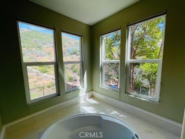 Building Photo - 1574 Glencrest Dr