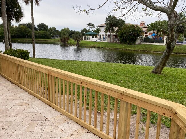 Building Photo - 5790 Fox Hollow Dr