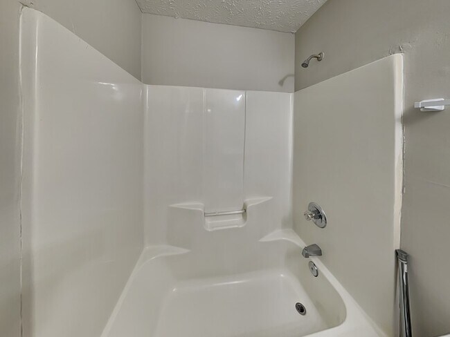 Building Photo - 546 Baron Dr