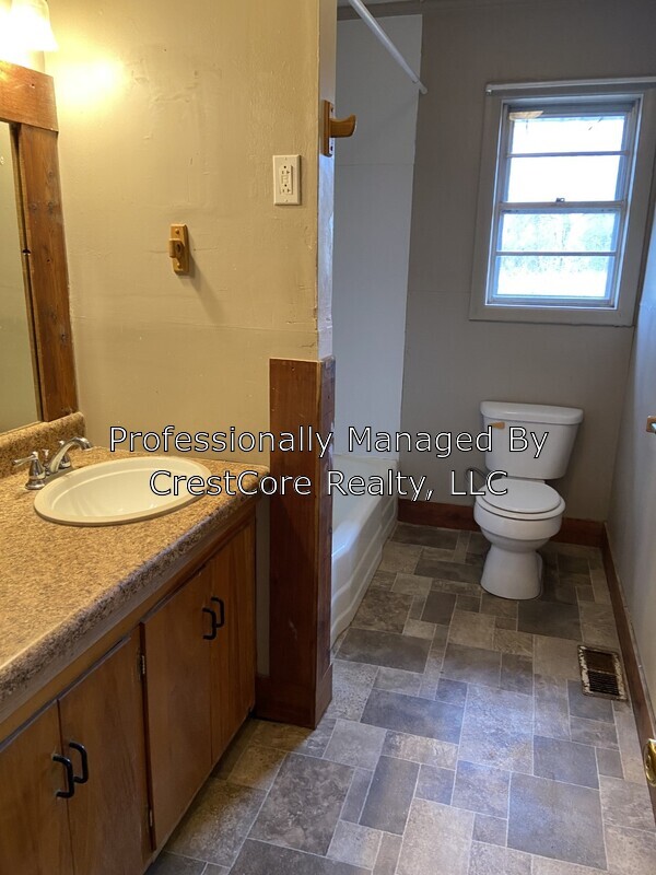 Building Photo - 876 Blankenship Rd