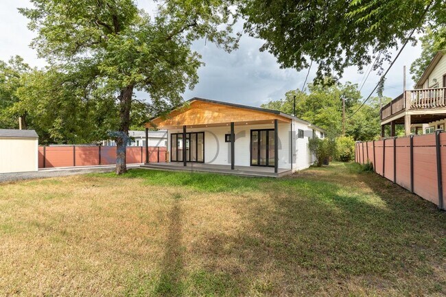 Building Photo - Unit