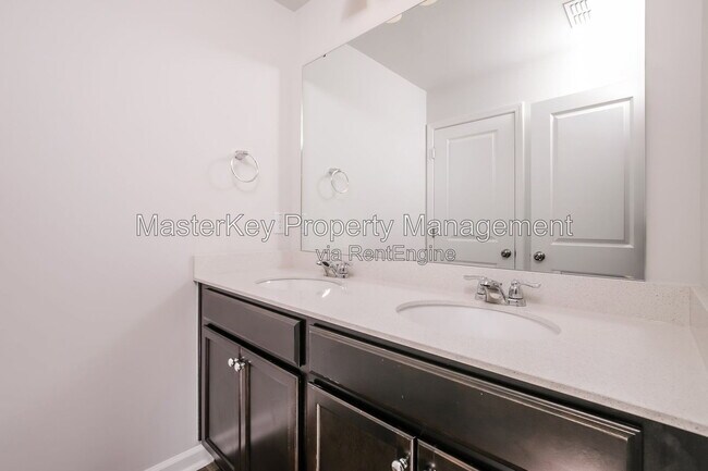 Building Photo - 804 McKenzie Pk Ter