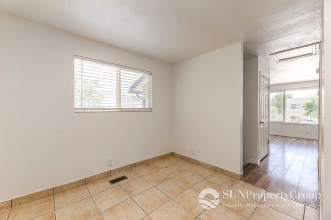 Building Photo - Updated Duplex In Great West Valley Area