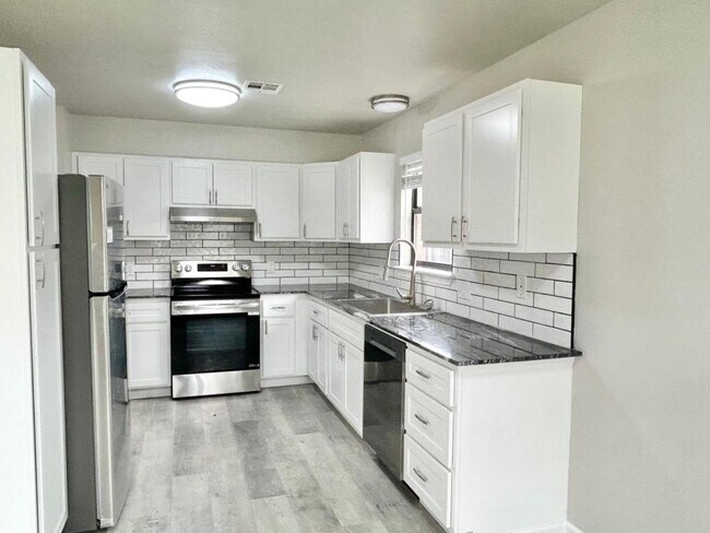 Primary Photo - 2317 NE 35th St
