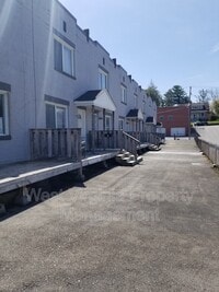 Building Photo - 200 Lewis St