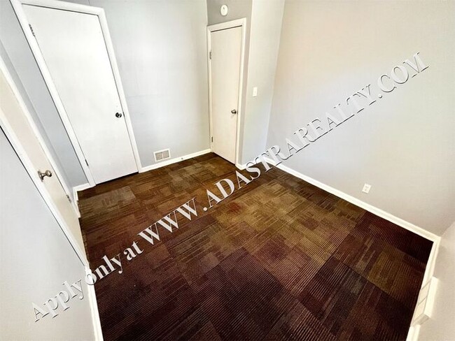 Building Photo - Beautiful 2 Bed 1 Bath Duplex in Independence-Available in FEBRUARY!!