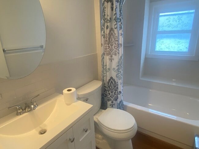 Building Photo - 2 Mason Ave