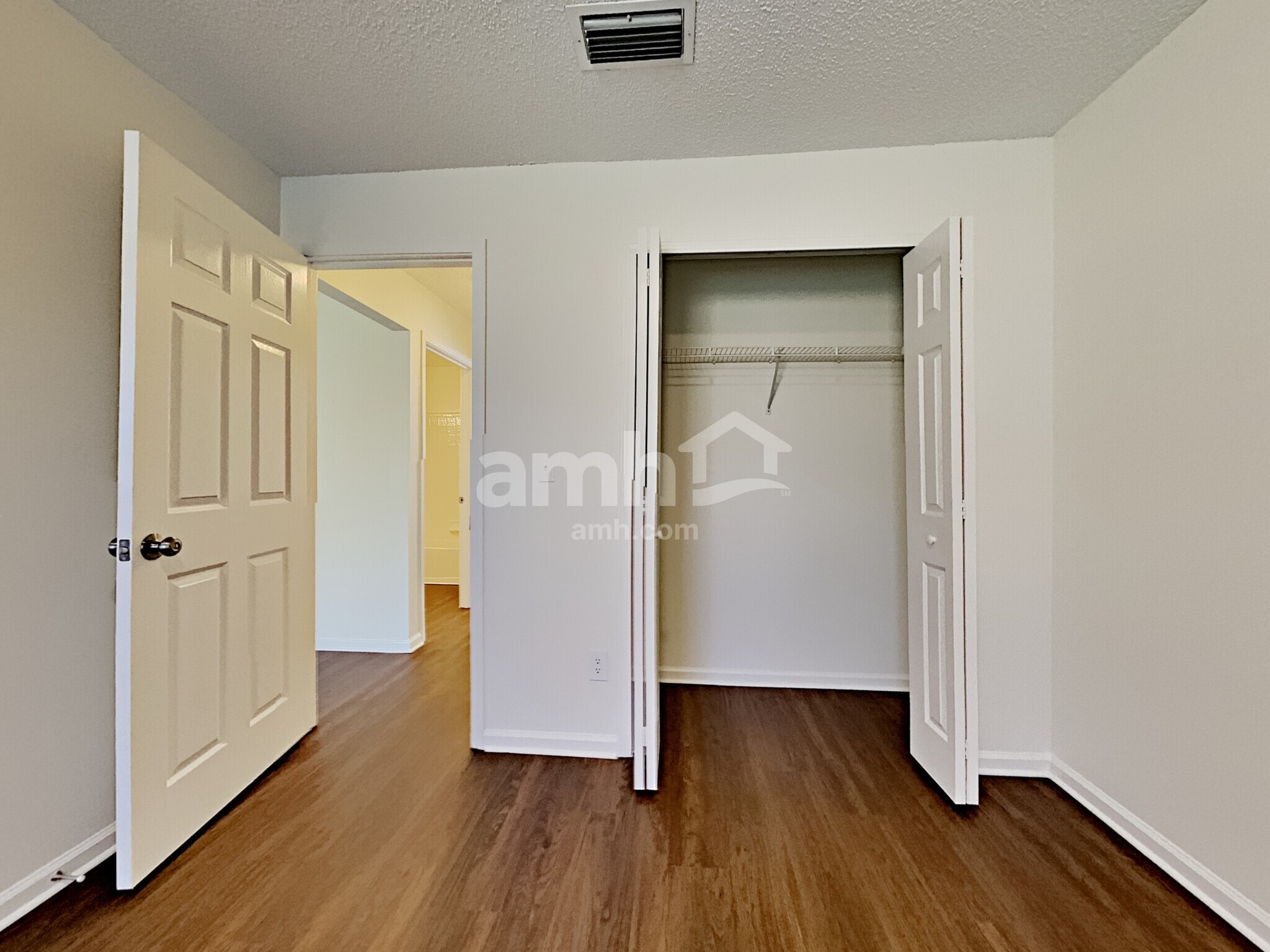 Building Photo - 3766 Woodbriar Dr