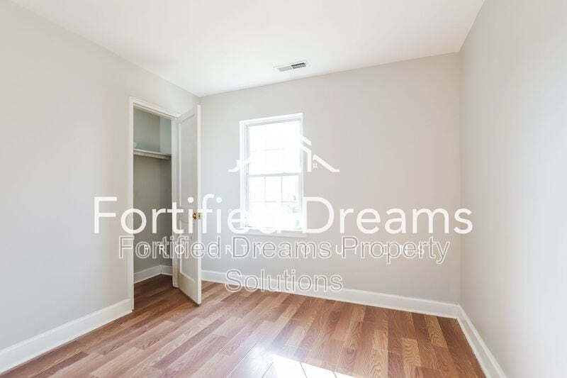 Building Photo - 3614 Yale Ave