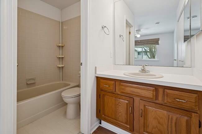 Building Photo - 67 Bentley Ct