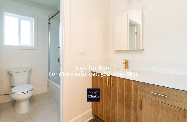 Building Photo - Townhome - 3 Bedrooms / 2 Baths - Cudahy