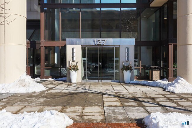 Building Photo - 127 Greyrock Pl