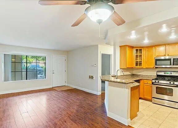 Building Photo - 1 Bedroom Gem in Carmel Valleys Top Notch ...