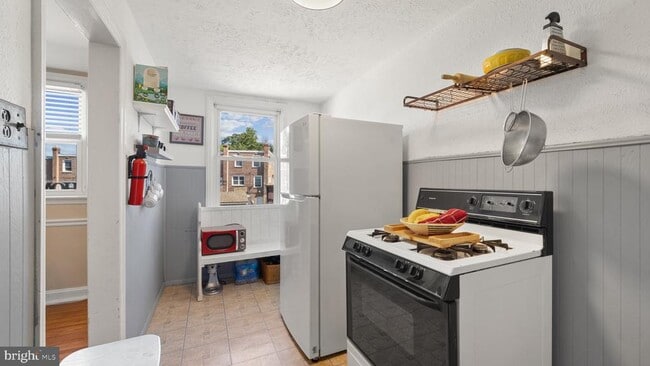 Building Photo - 305 N Bishop Ave