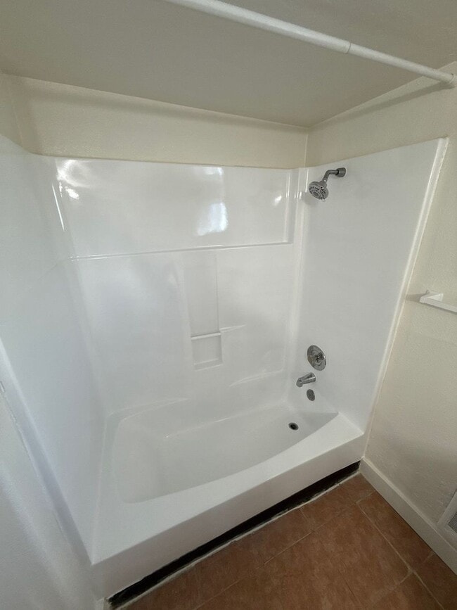 Building Photo - 1353 Commercial St SE