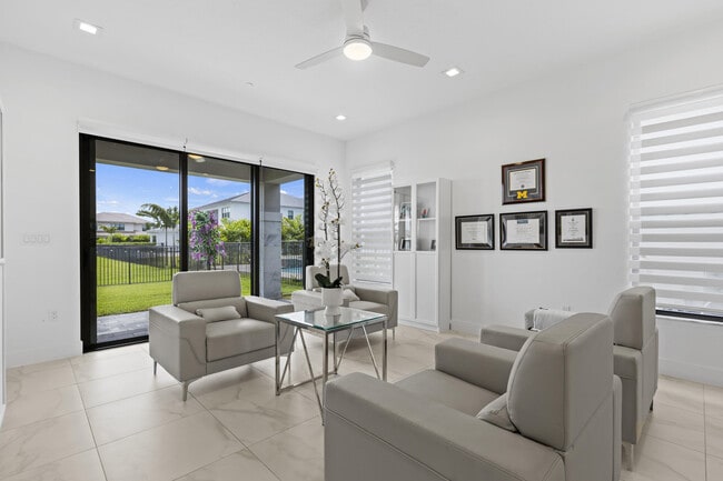 Building Photo - 12884 Wingspan Ct