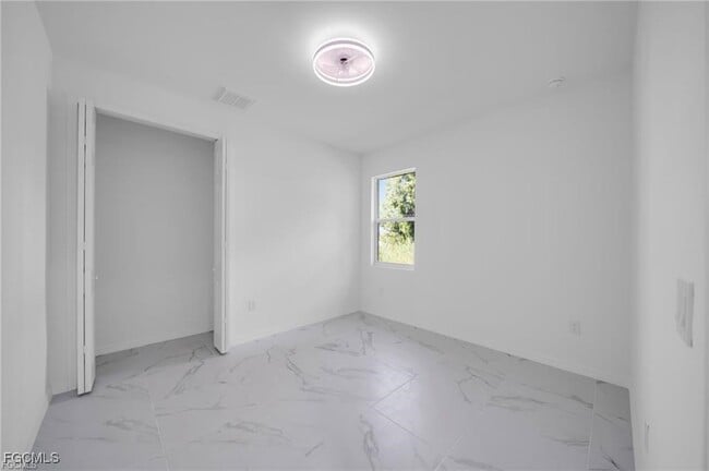 Building Photo - 3210 30th St SW