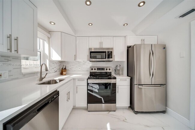 Building Photo - 5450 N Ocean Blvd