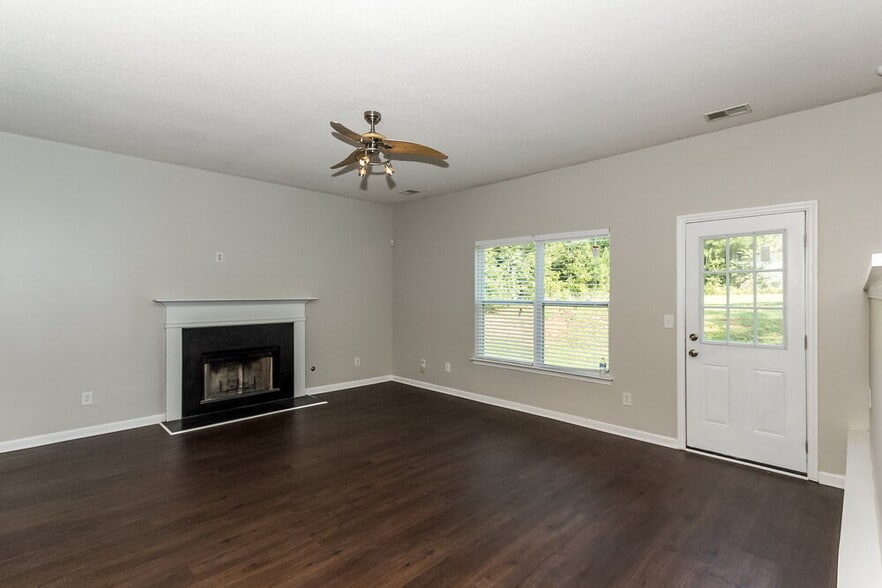 Building Photo - 412 Peterson Dr